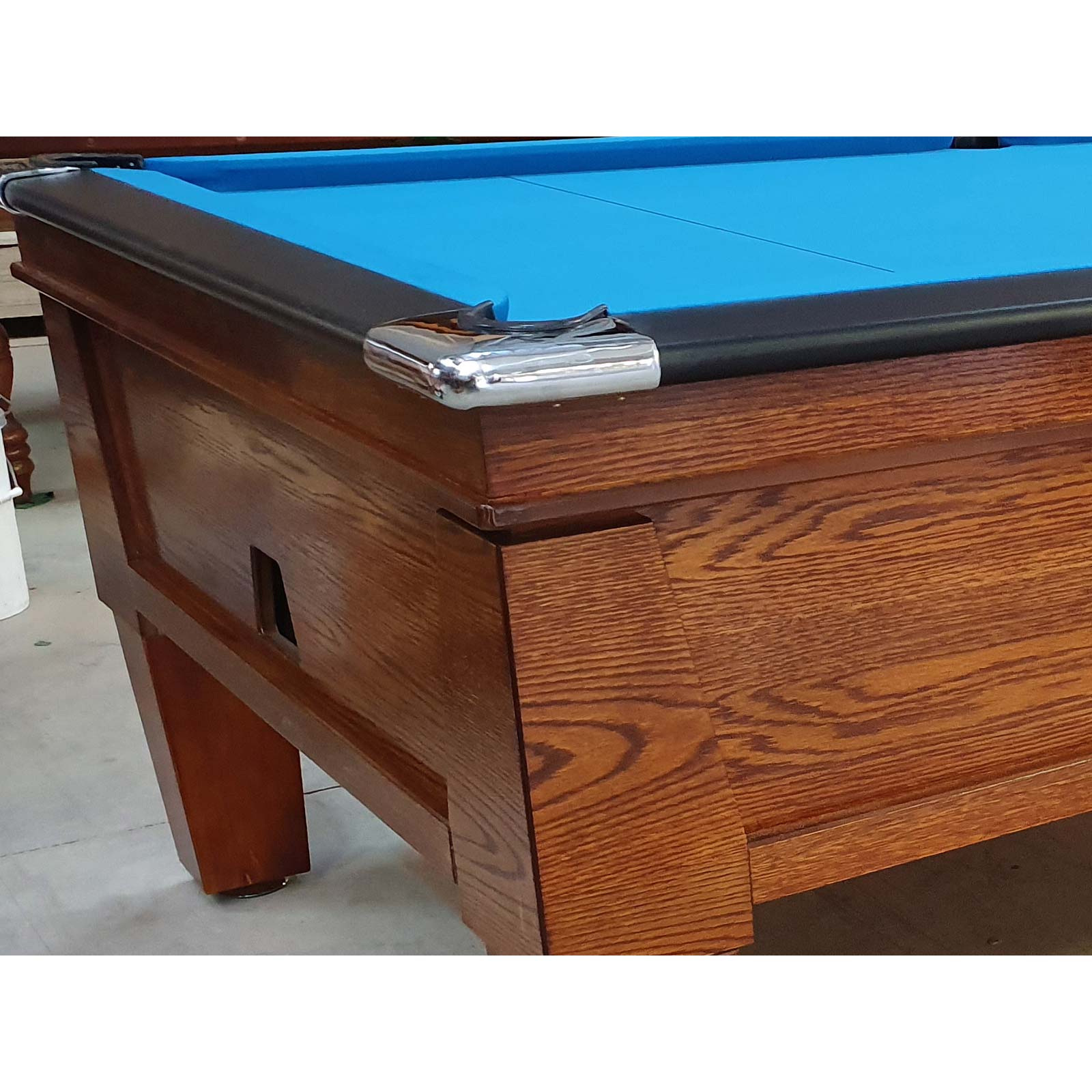 electronic pool table