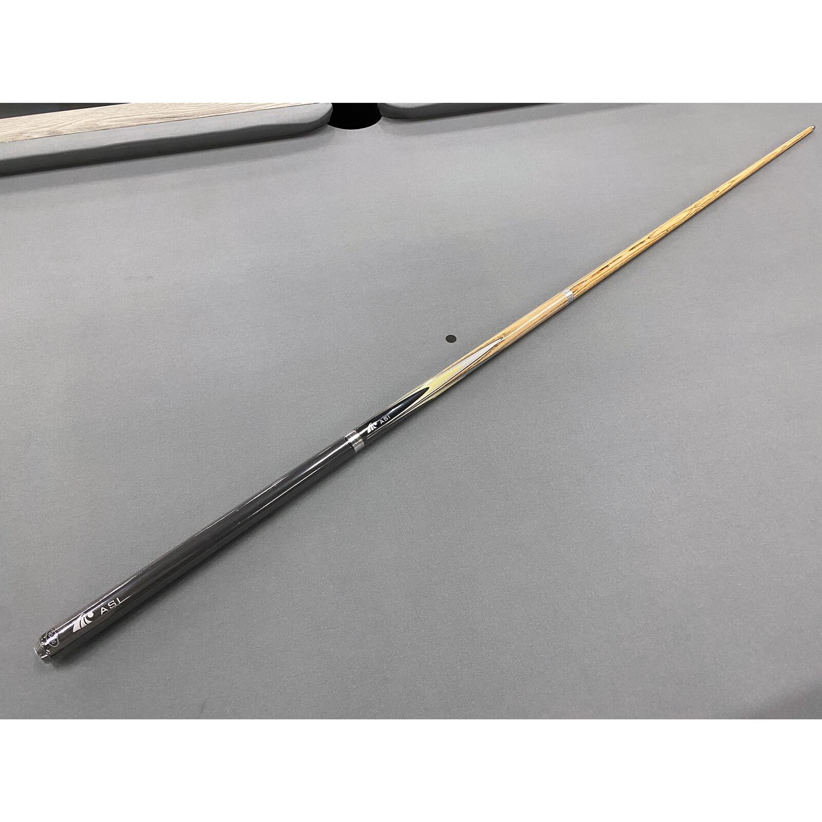 Riley ASI 2pc Ash cue, with weight adjustable HD-400