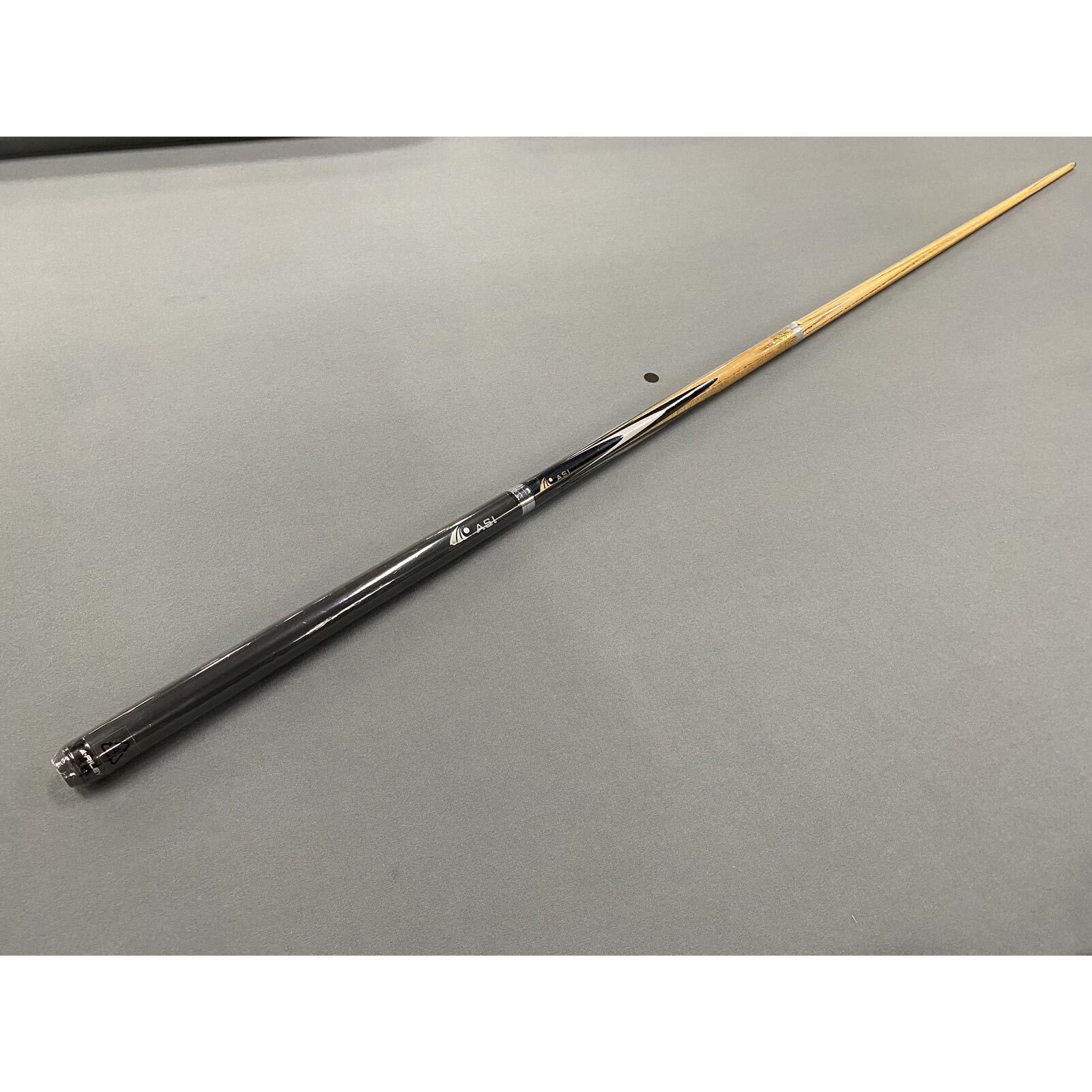 Riley ASI 2pc Ash cue, with weight adjustable HD-500