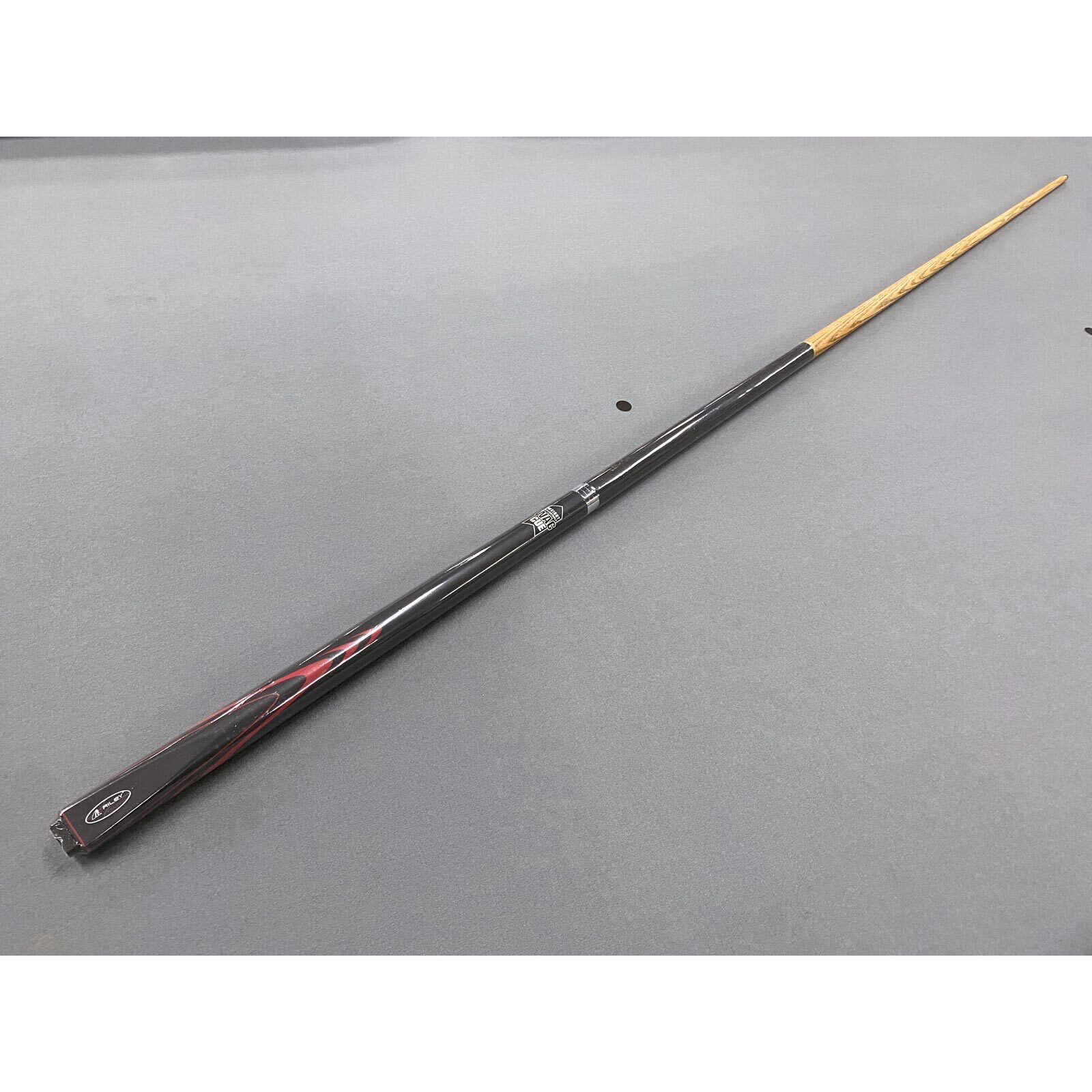 Riley Moderno 2pc ash cue, with weight adjustable